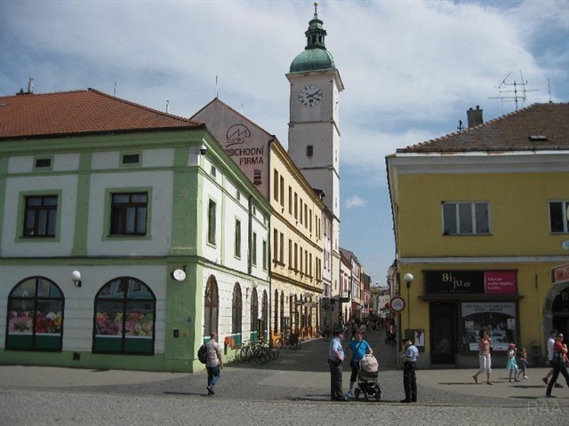 Centrum Uherského Hradiště 100 m od bytu [18/29]